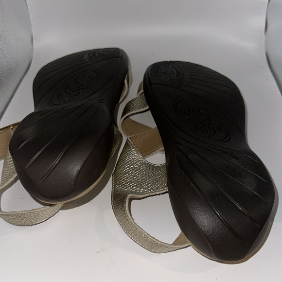 SAS Gold Sandals with Asymmetrical Straps - Picture 2 of 5